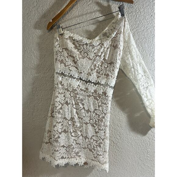 Windsor Women's Tan And Lace Mini Dress - Size large Off Shoulder Beautiful - Picture 1 of 4